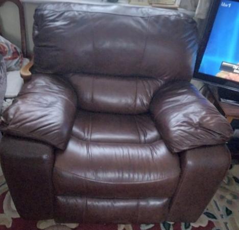 Image 2 of Genuine Leather recliner sofa + as New Recliner Armchair