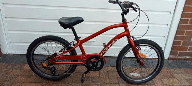 Image 2 of Child's cycle townie cycle excellent condition