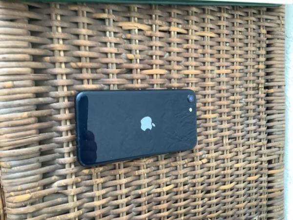 Image 2 of iPhone Black SE 64 2022 immaculate Condition Keep in case