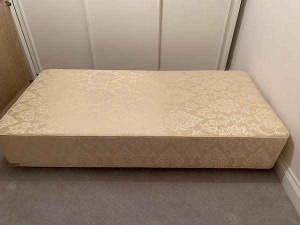 Image 3 of Vi-Spring Medium Sprung Single Divan Bed with Baronet Mattre