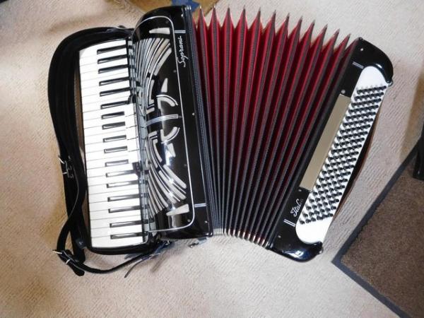Image 3 of Soprani 120 bass piano accordion