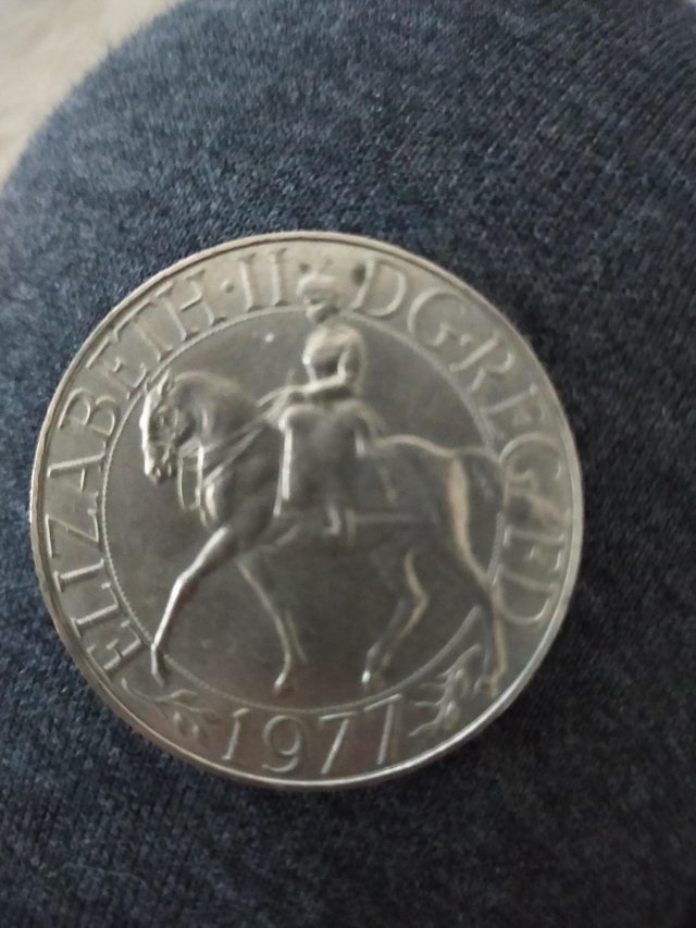 Preview of the first image of Elizabeth II 1977 £5 Coin.