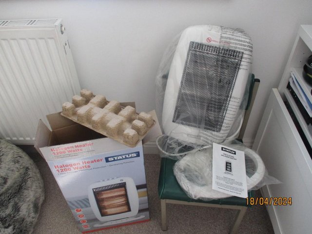 Preview of the first image of STATUS halogen heater.3 settings 1200 w.