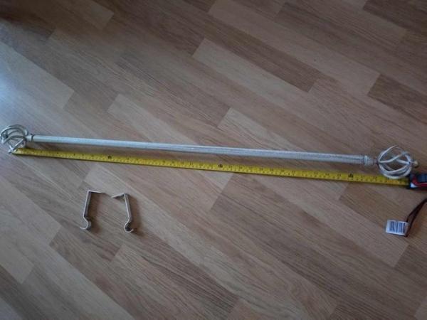Image 2 of Extendable metail curtain pole