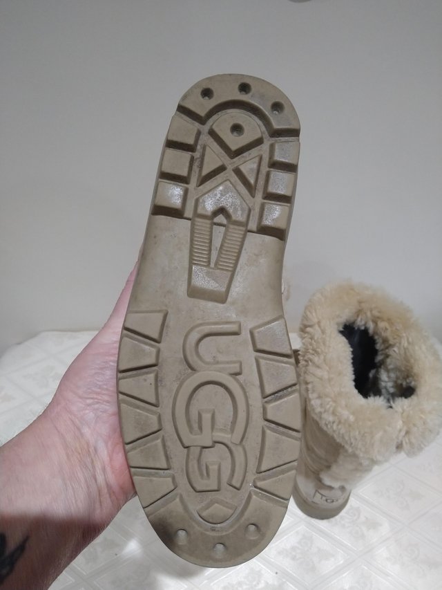 Preview of the first image of Genuine ladies UGG boots size 6.