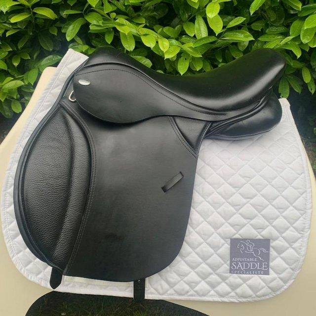 Preview of the first image of Thorowgood T8 17.5 inch cob saddle.