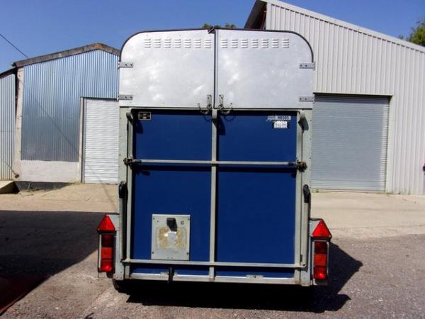 Image 2 of 2005 Blue Ifor Williams 505 Horse Trailer.