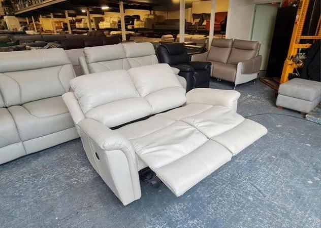 Image 3 of La-z-boy Kenny cream leather electric recliner 2 seater sofa