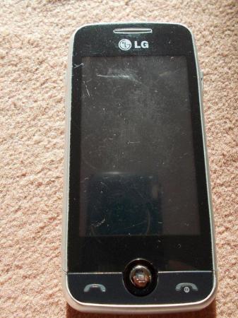 Image 1 of LG GS 290 mobile phone + charger on Vodafone network
