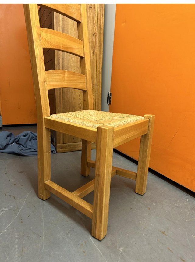 Preview of the first image of Oak dining or kitchen table & 6 chairs.