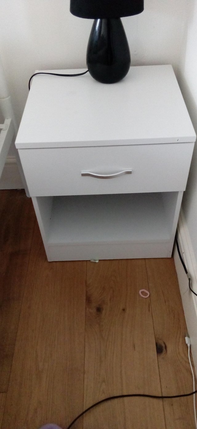 Preview of the first image of 5draw chest of draws and 2 bedside drawers.