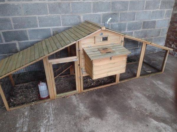 Image 1 of XXL granary eggshell coop in good condition.