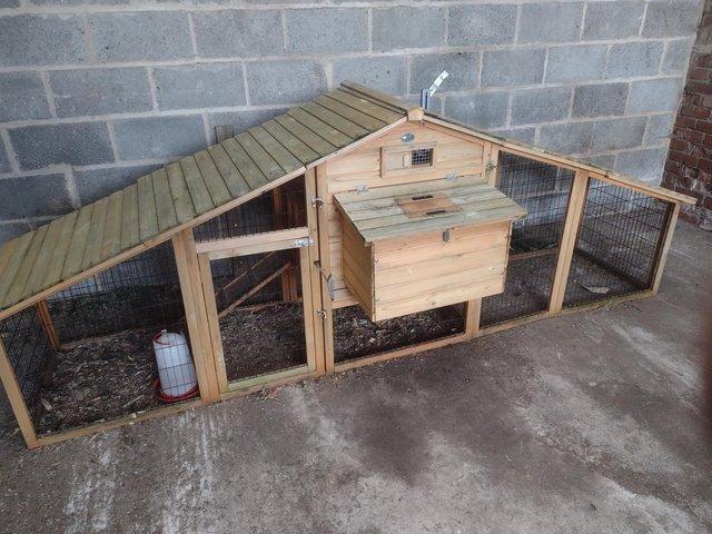 Preview of the first image of XXL granary eggshell coop in good condition..