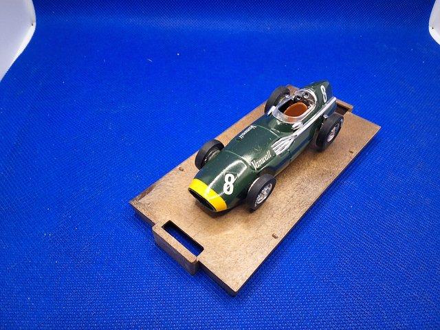 Preview of the first image of Brumm no,8 vanwall 1957.