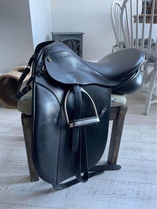 Image 2 of 17.5” black dressage saddle medium wide