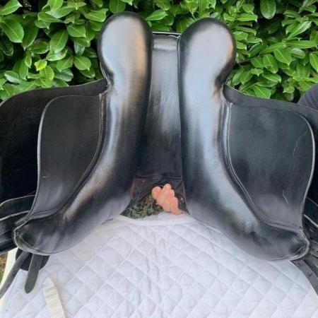 Image 19 of Kent and Masters 17 inch cob saddle