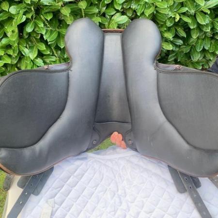 Image 17 of Thorowgood T4 17 inch cob saddle