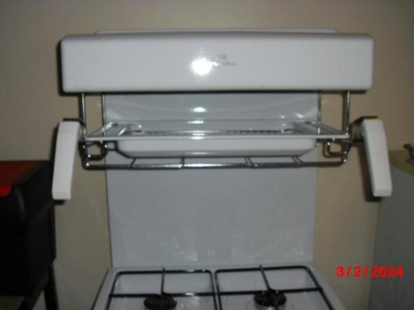 Image 2 of NEW WORLD GAS COOKER WITH EYE LEVEL GRILL NEW CONDITION £180