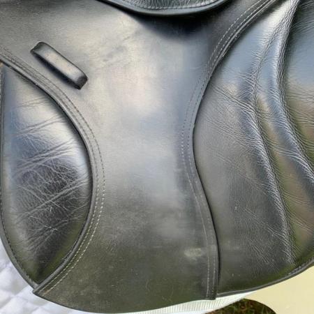 Image 13 of Kent & Masters 15.5" S-Series Pony Jump saddle (S3174)