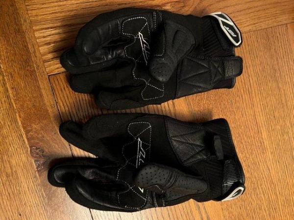 Image 2 of RST Men's 102109_blk Motorcycle Gloves - Size (09)
