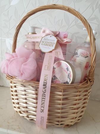 Image 2 of Scented Garden Country Rose Bath Gift Set