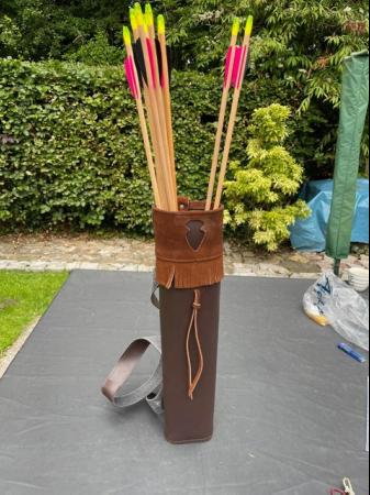 Image 1 of Traditional Shoulder Back Field Quiver Bow Leather/Suede