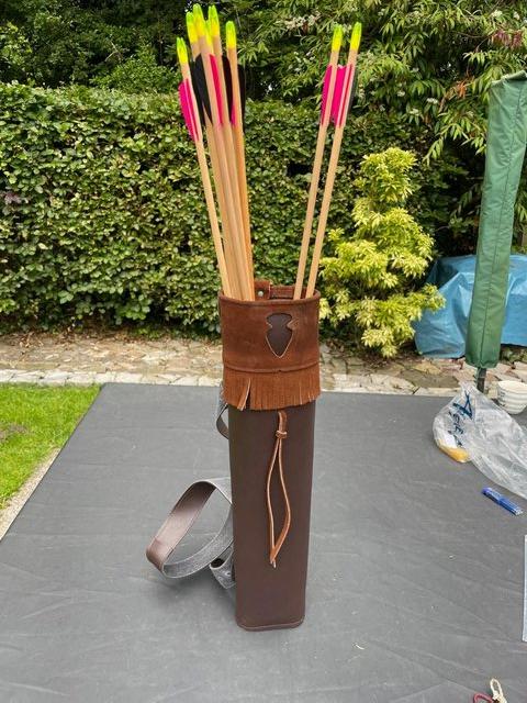 Preview of the first image of Traditional Shoulder Back Field Quiver Bow Leather/Suede.