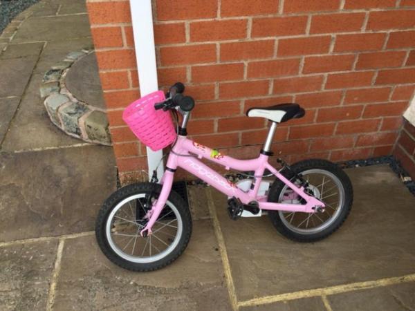 Image 1 of Child’s bike in pink with basket