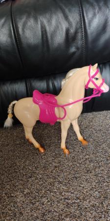 Image 3 of Barbie Blossom Beauties 2002 vintage horse with pink saddle