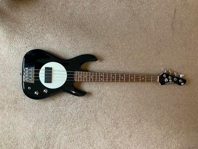 Preview of the first image of Fleabass Junior 30" Bass guitar.