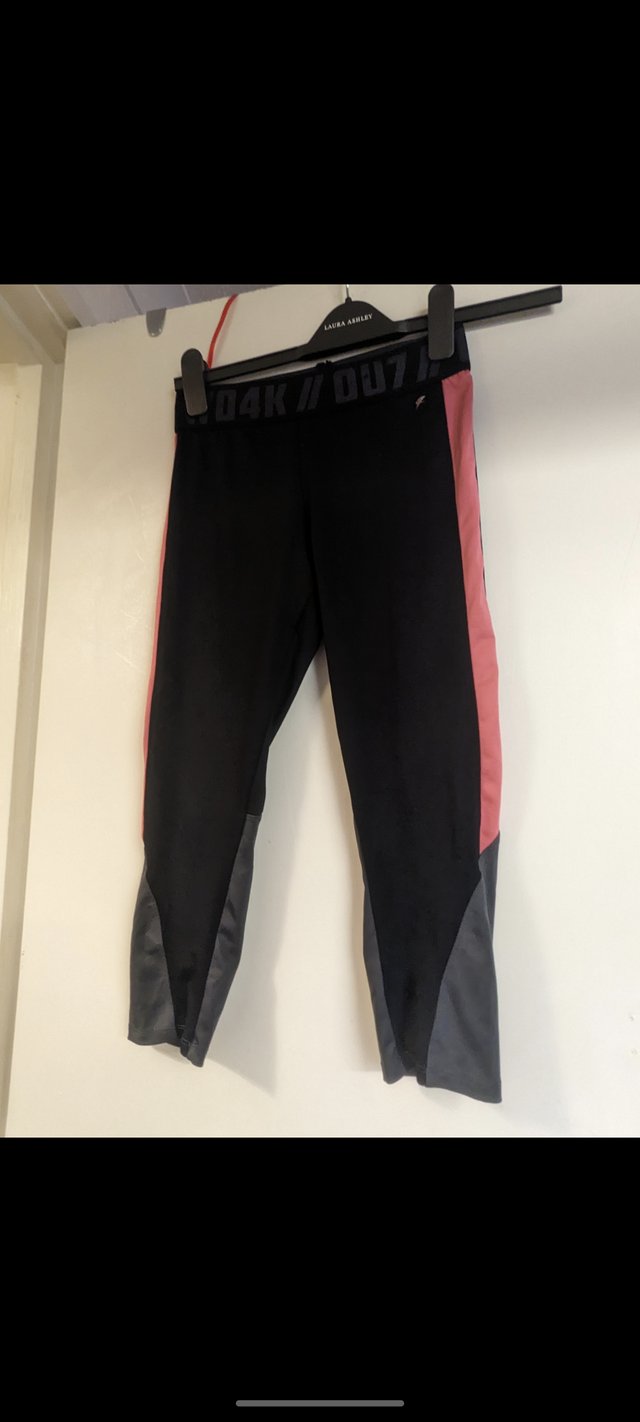 Preview of the first image of Workout trousers and short sleeves jumper size 12/M.