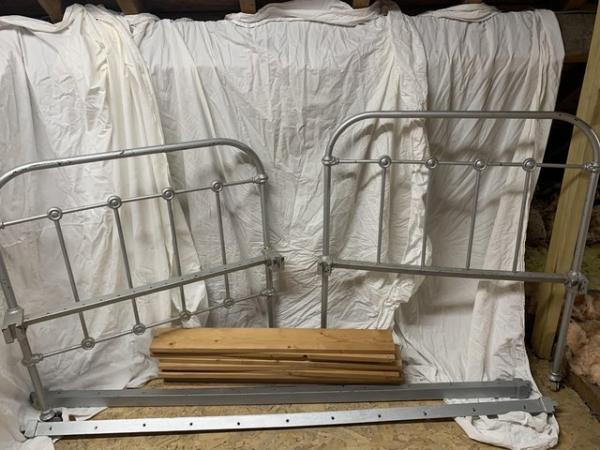 Image 1 of Single bed frame with slats
