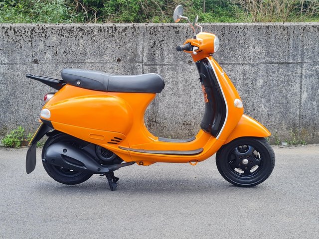Preview of the first image of Piaggio Vespa ET4 125cc.