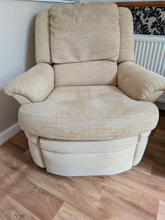 Velour effect rise and recline armchair — Furniture & Homeware in Clacton-on-Sea