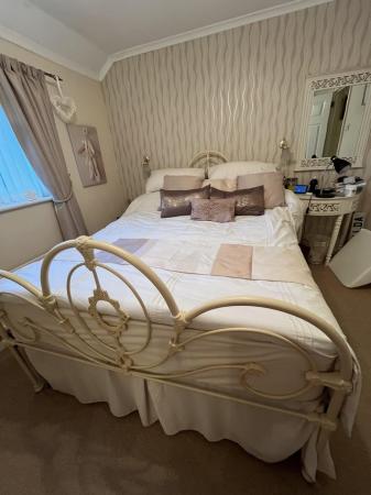 Image 2 of King size slatted bed in cream