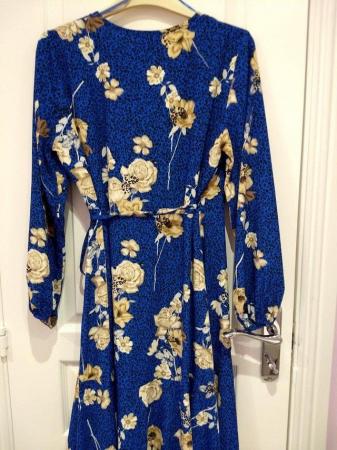 Image 16 of BNWT Wallis Petite Blue Floral Print Midi Dress Christmas
