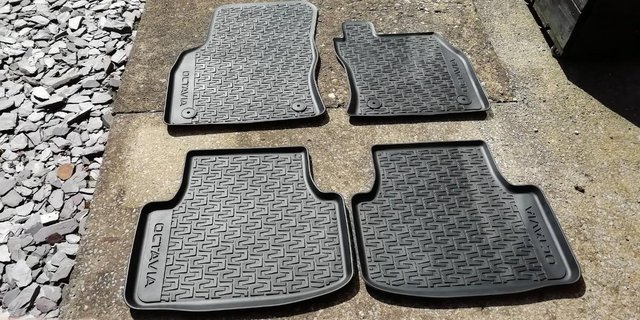 Image 1 of Genuine Skoda fitted car mats.