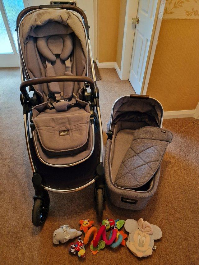 Preview of the first image of Mamas and Papas Ocarro Pram/Pushchair.