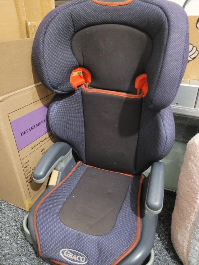 Preview of the first image of Graco Car Seat with detachable back.