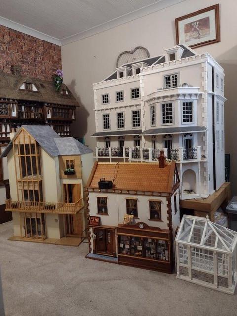 Preview of the first image of dolls house price in description.