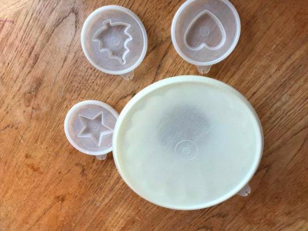 Image 2 of Vintage Tupperware - Jelly mould with different reliefs on y