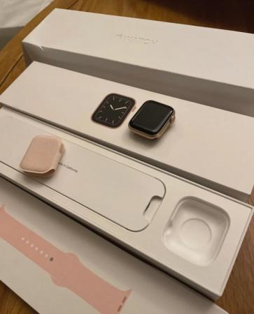 Image 3 of Rose Gold Apple Watch Series 5