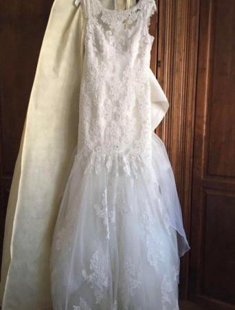 Image 4 of Beautiful Ivory Wedding Dress never been worn! S12 unaltered
