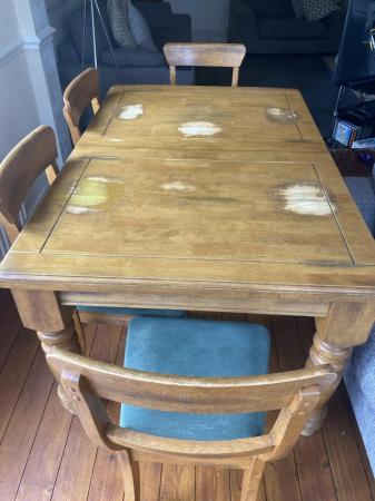 Image 3 of Solid oak dining table seats 6
