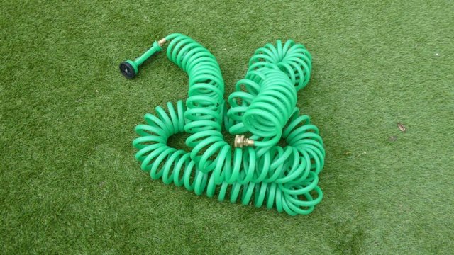 Image 2 of Expanding garden hose with spray head