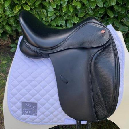 Image 10 of Kent & Masters 17 inch  S-Series High Wither Dressage Saddle