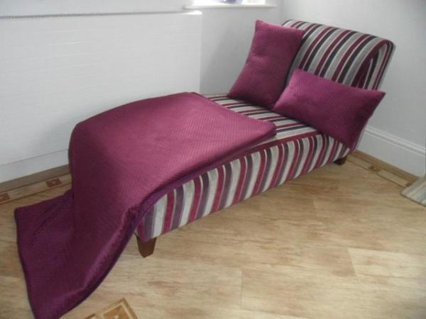 Image 1 of Chaise Longue Velvet Stripes