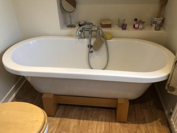 Image 1 of Free Standing White Acrylic Bath