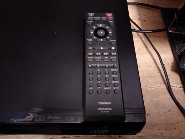 Image 9 of Toshiba HD EP 30 KB Dvd Player Mint condition