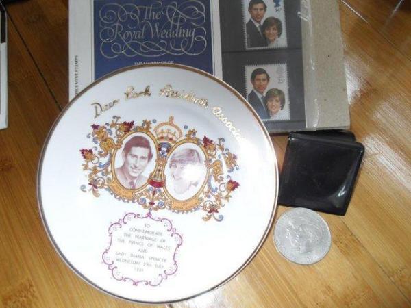 Image 1 of Commemoration Plate Charles & Diana Wedding with Extras
